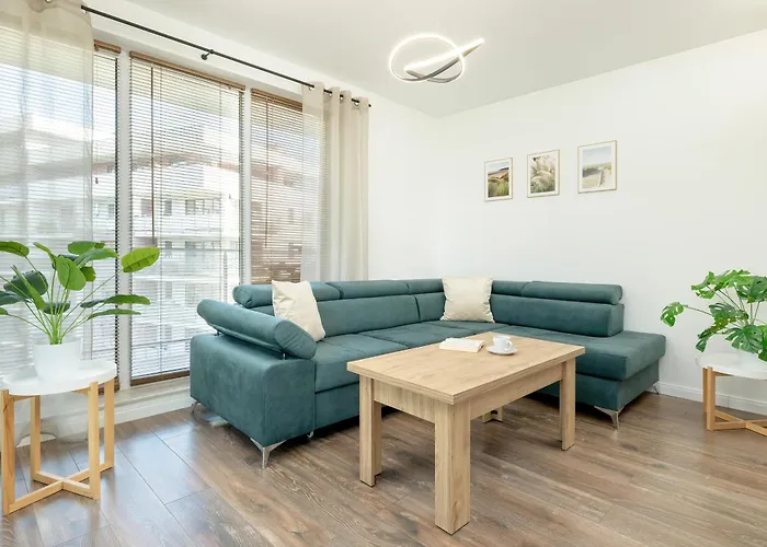 Duży Apartament z Parkingiem i Balkonem w Kołobrzegu by Noclegi Renters